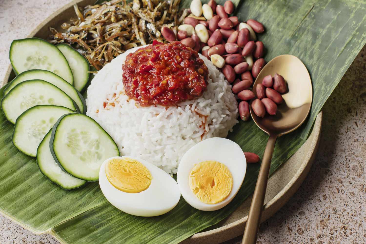 Nasi Lemak Melayu: Aroma Nostalgia Dan Kelezatan Yang Melegenda